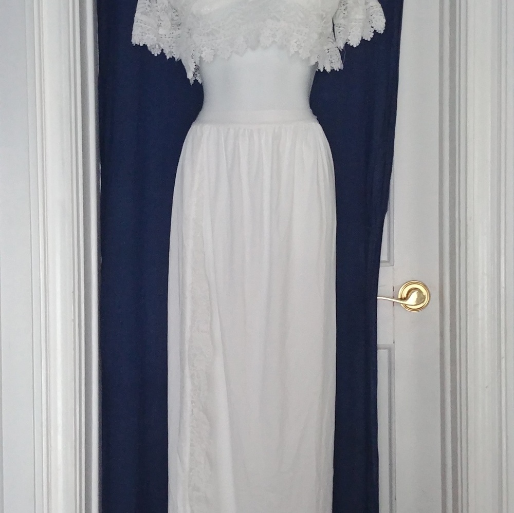 White off the shoulder crop & skirt set